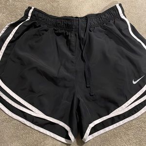 Nike Womens Tempo running shorts - black/m